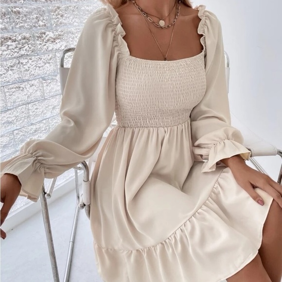 New square neck ruffled hem dress - Picture 4 of 6